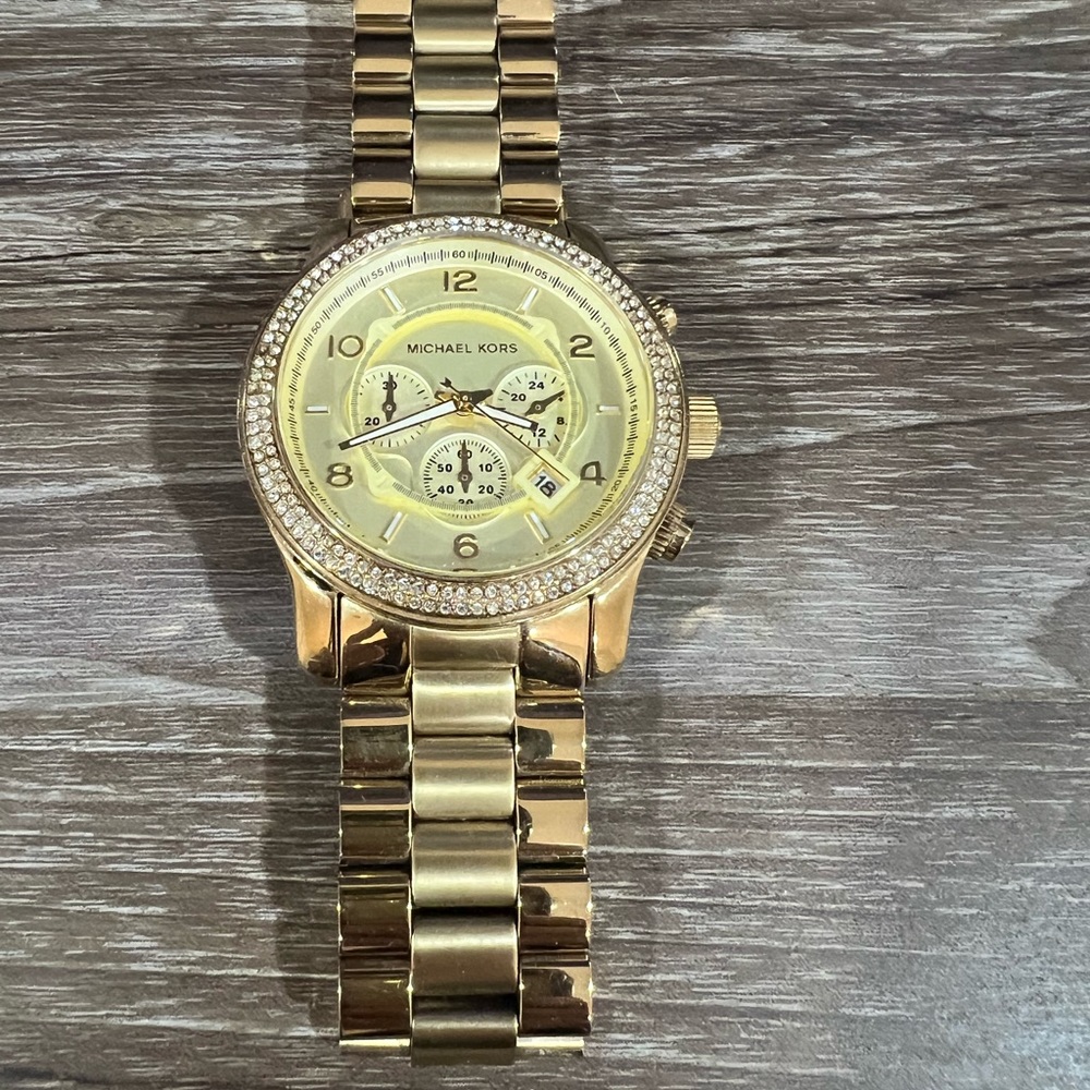 MICHAEL KORS GOLD WATCH WITH CRYSTAL DETAIL
